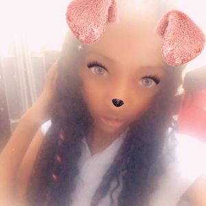 Meet your Posher, Anayah